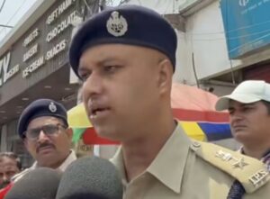 मशीन काटा और कैश लेकर आराम से फरार।